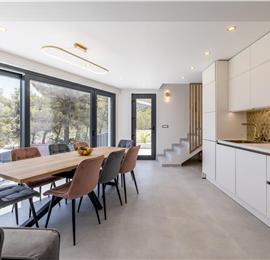 4 bedroom villa with heated pool and sea view in Vinišće, sleeps 8